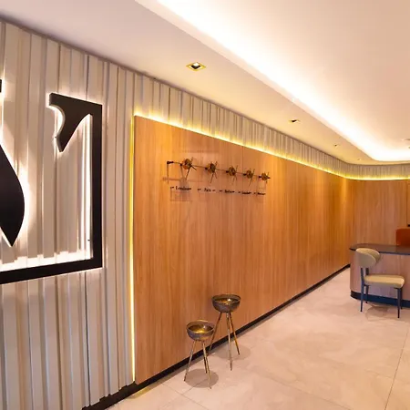 מלון Lara Vista Suits & Spa *