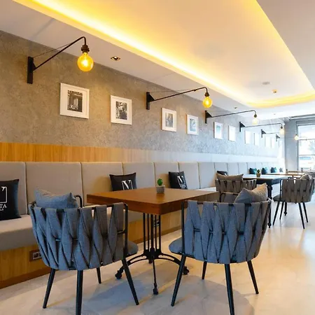 Lara Vista Suits & Spa מלון