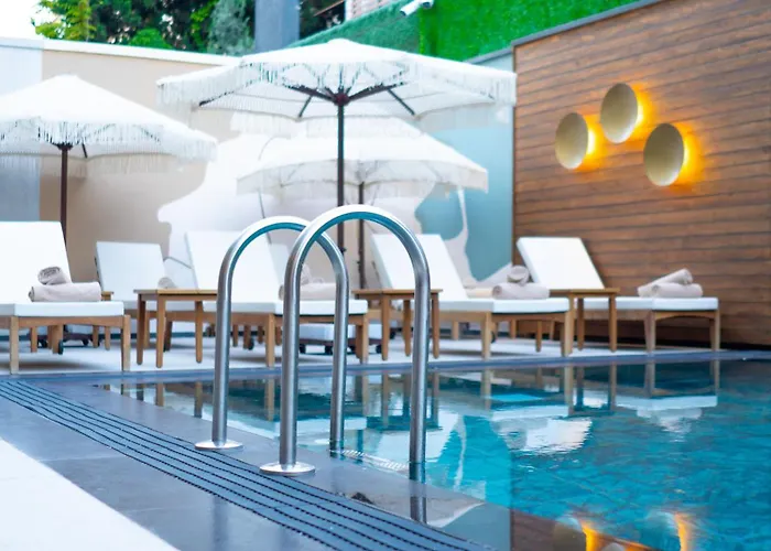 Lara Vista Suits & Spa *
