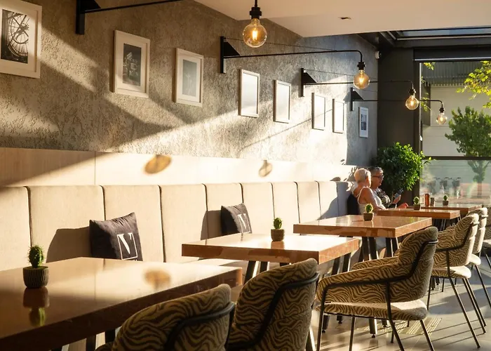 Lara Vista Suits & Spa *