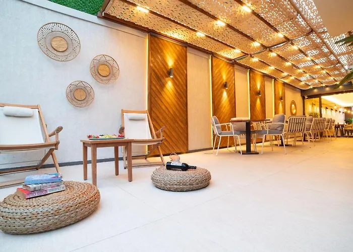 Lara Vista Suits & Spa *