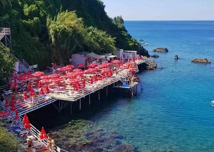 Lara Vista Suits & Spa *