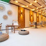Lara Vista Suits & Spa *