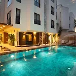 Lara Vista Suits & Spa *