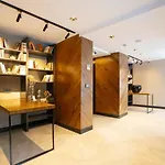 Lara Vista Suits & Spa *