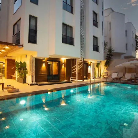 Lara Vista Suits & Spa *