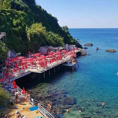 Lara Vista Suits & Spa *