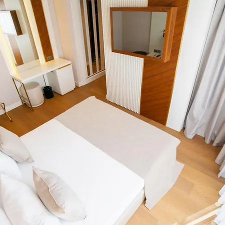 Lara Vista Suits & Spa