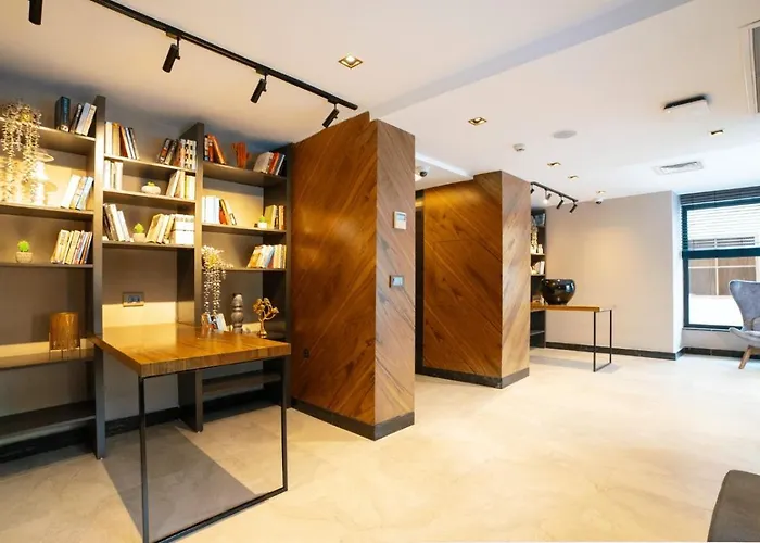 Lara Vista Suits & Spa *