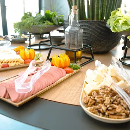 Lara Vista Suits & Spa Hotel *