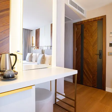 Hotel Lara Vista Suits & Spa